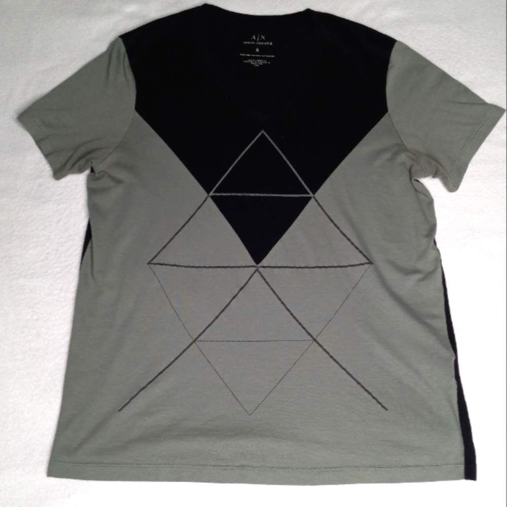 Armani Exchange short sleeve v-neck t-shirt men's size small